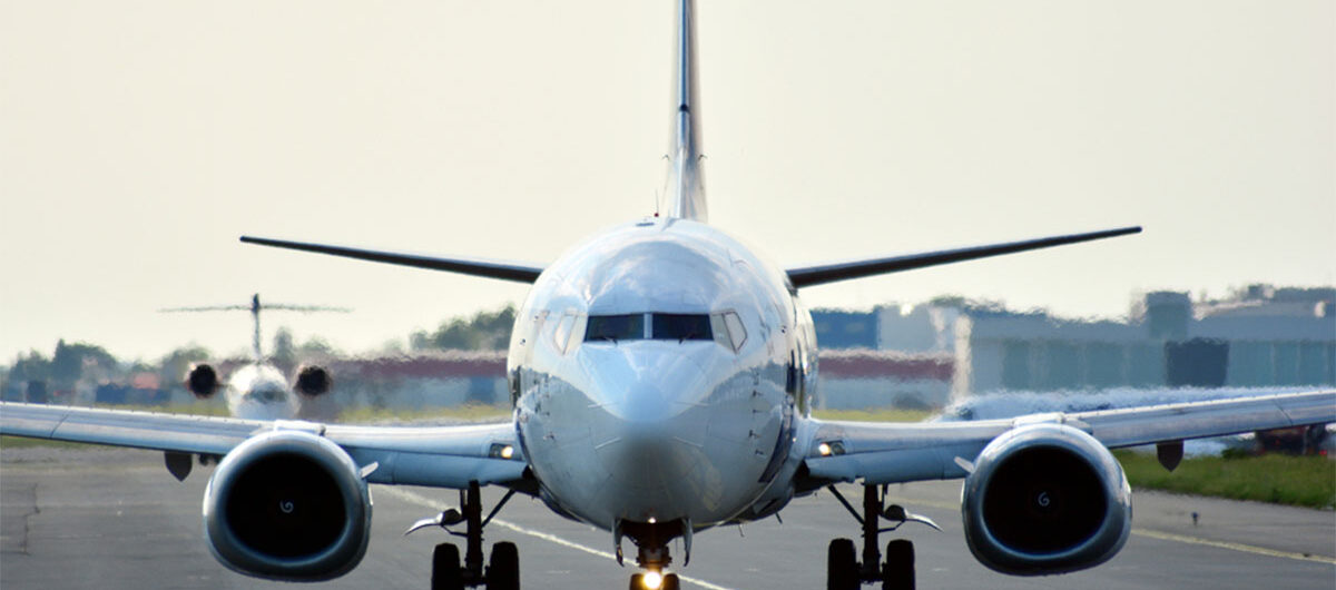 frontviewofplanebeforetakeoff
