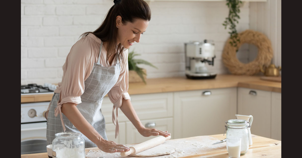 happyattractiveyoungadultwomanladyhousewifebakerwearapron