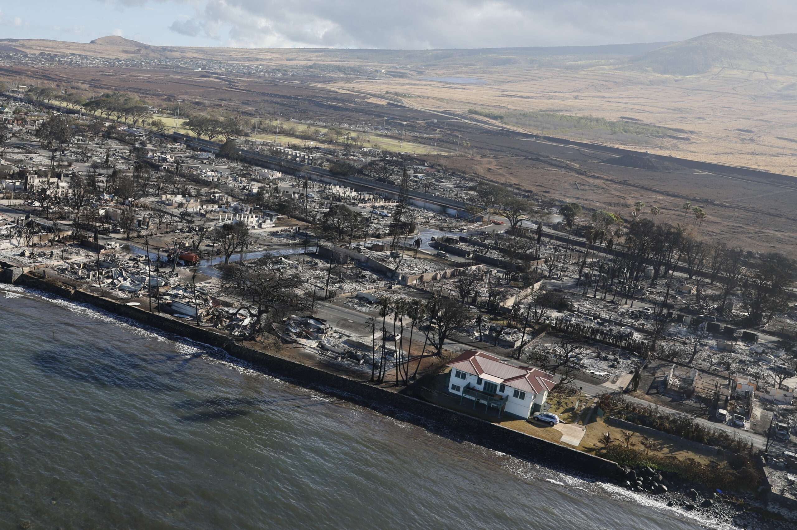 lahaina-evacuees-wait-to-return