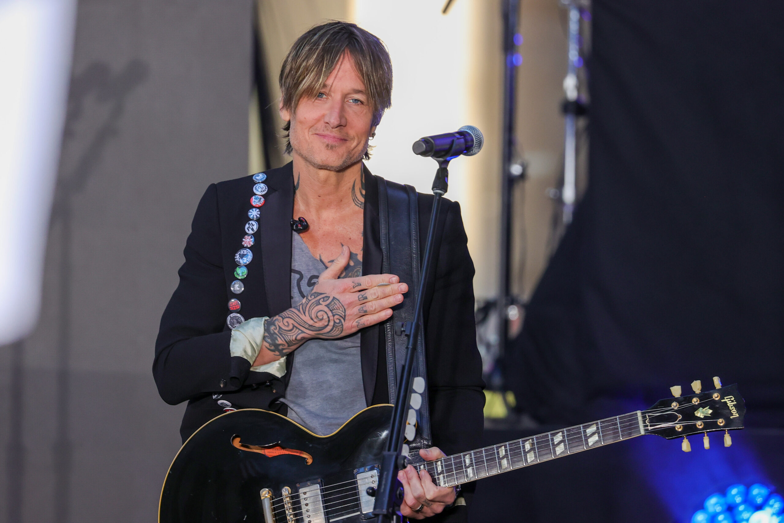 keith-urban-performs-on-today